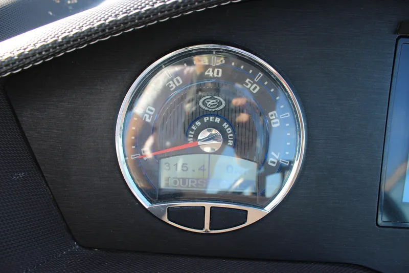 Slide: The Image of Speedometer of 2016 Cobalt R5 WSS boat showing 315.4 hours. - 26