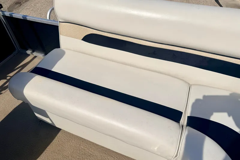 Slide: The Image of White and navy boat seat on 2011 Palm Beach Sport Fish 1623 SE. - 24