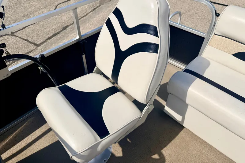 Slide: The Image of White and black boat seat on 2011 Palm Beach Sport Fish 1623 SE. - 32