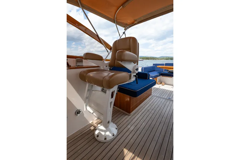 Slide: The Image of Captain's chair on CH Marine 38 Runabout, 2000 model, with teak deck and blue seating. - 24
