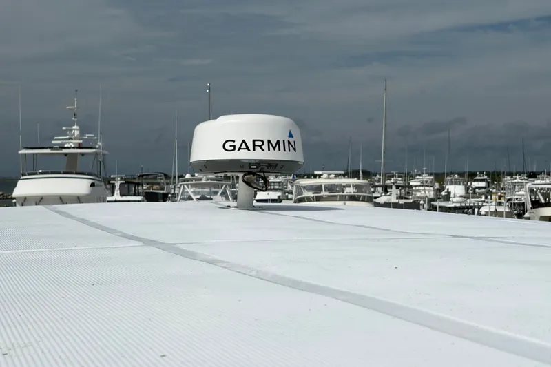 Slide: The Image of Garmin radar on 2002 Seahorse 45 MY yacht, docked in a busy marina. - 6