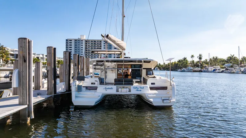 Slide: The Image of Lagoon 42 Katamaran von 2018 im Hafen vertäut. - 45