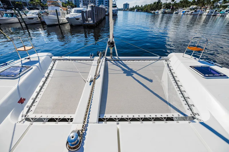 Slide: The Image of Catamarano Lagoon 42 2018 in porto, giornata soleggiata. - 42