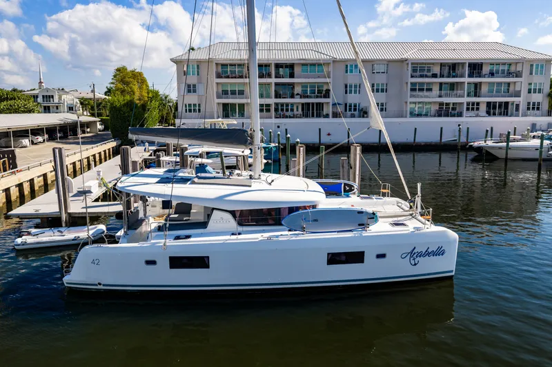 Slide: The Image of Catamaran Lagoon 42 2018 amarré, design moderne. - 0