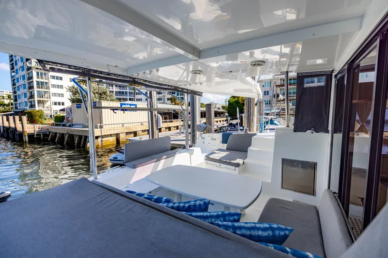 Slide: The Image of Catamaran Lagoon 42 2018, design moderne au port de plaisance. - 20