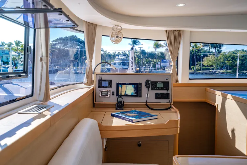 Slide: The Image of Interno dello yacht Lagoon 42 del 2018 con sistema di navigazione. - 24