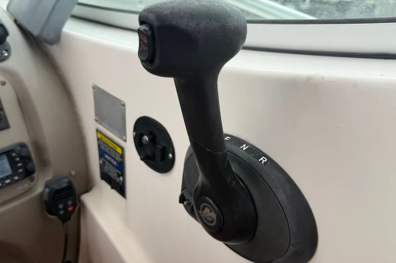 Slide: The Image of Throttle control lever on a 2003 Maxum 2900 SE boat dashboard. - 42