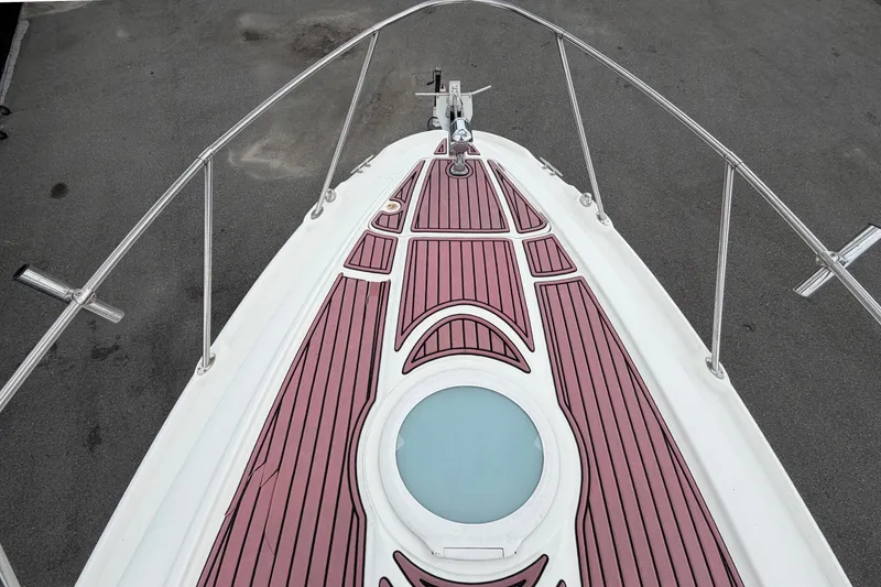 Slide: The Image of Top view of a 2003 Maxum 2900 SE bow area with wood decking and a porthole. - 45