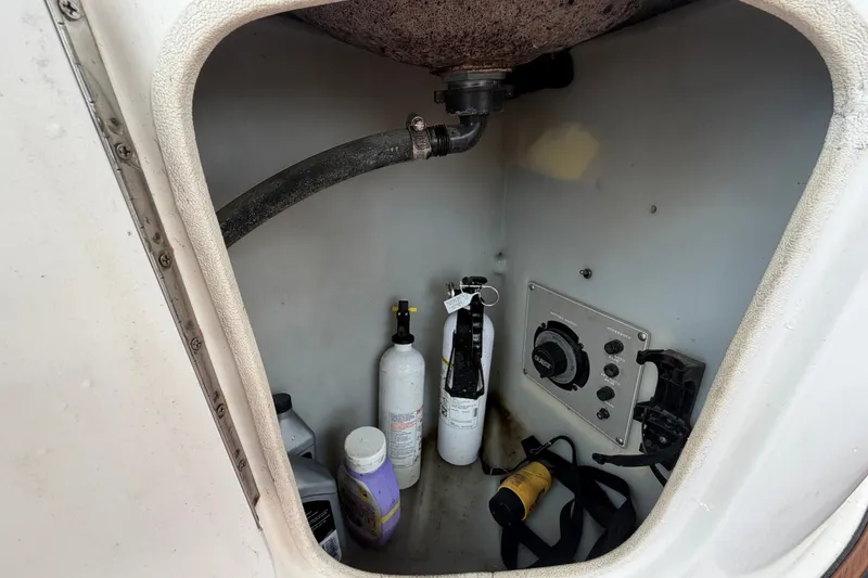 Slide: The Image of Storage compartment of a 2003 Maxum 2900 SE boat with equipment and fire extinguisher. - 21