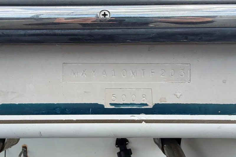 Slide: The Image of 2003 Maxum 2900 SE boat hull identification number (HIN) close-up. - 96
