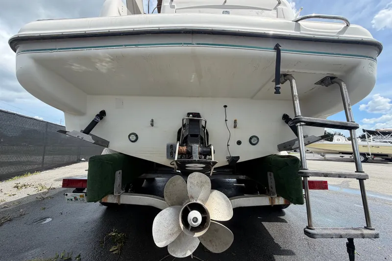 Slide: The Image of Rear view of 2003 Maxum 2900 SE boat with propeller and ladder. - 4
