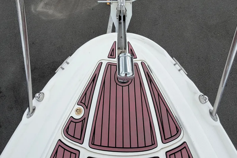 Slide: The Image of Bow view of Maxum 2900 SE with teak-style decking and anchor windlass. - 46