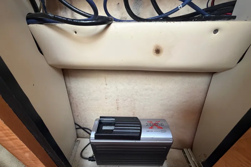Slide: The Image of 2003 Maxum 2900 SE interior showing wiring and electronic device installation. - 58