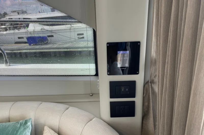Slide: The Image of Salon AC controller and privacy curtains. - 40