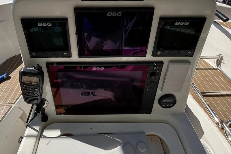 Slide: The Image of Boat cockpit with B&G navigation displays and radio, Hunter 460, 2000 model. - 20
