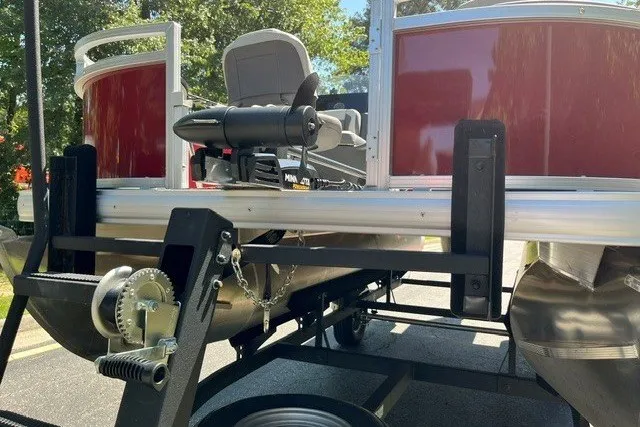Slide: The Image of 2026 Sun Tracker Bass Buggy 18 DLX pontoon boat on trailer, rear view. - 22