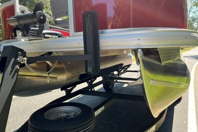 Slide: The Image of 2026 Sun Tracker Bass Buggy 18 DLX pontoon boat on trailer, rear view. - 21