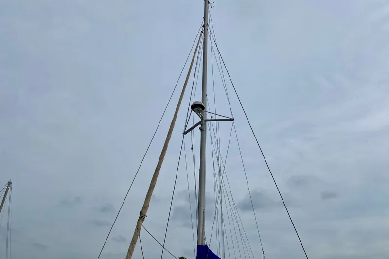 Slide: The Image of Mast of 2005 Lagoon 380 S2 sailboat against cloudy sky. - 7