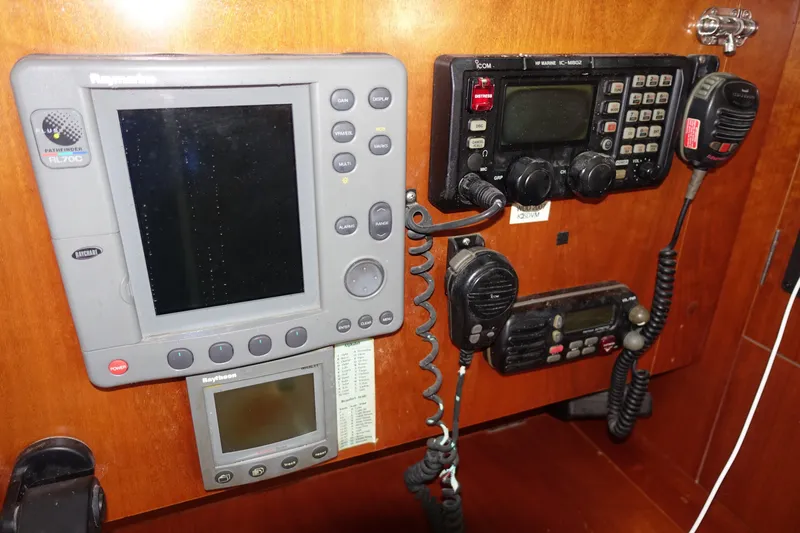 Slide: The Image of Navigation and communication equipment on a 2001 Beneteau Oceanis 461 sailboat. - 48