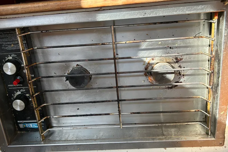 Slide: The Image of Vintage Sabre 28 stove from 1976 with dual burners and control knobs. - 43