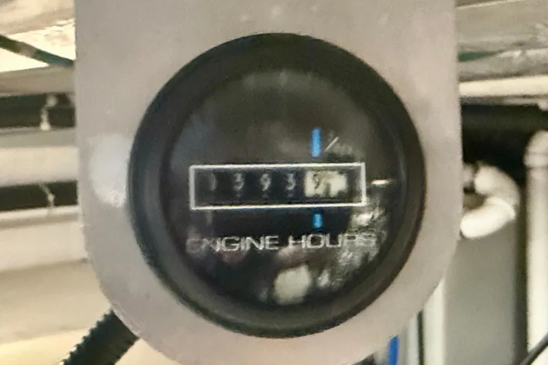 Slide: The Image of Engine hour meter displaying 3995.7 hours on a 2000 Carver 53 Voyager. - 102