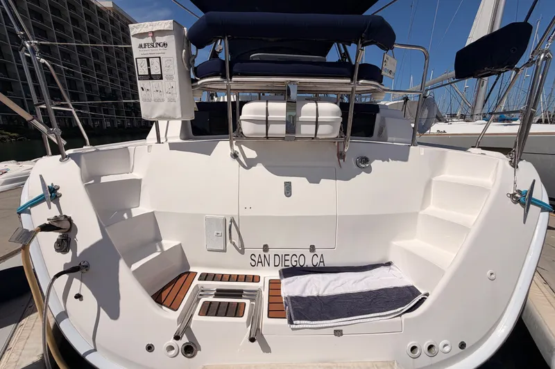 Slide: The Image of 2009 Hunter 50 Center Cockpit yacht docked in San Diego marina. - 12