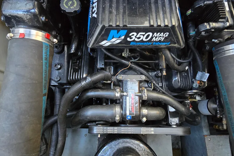 Slide: The Image of Engine of a 2001 Sea Ray Sundancer 310 with 350 MAG MPI Bluewater Inboard. - 41