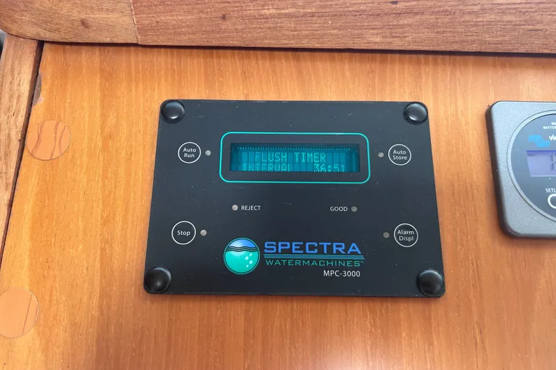 Slide: The Image of Spectra Watermachines MPC-3000 control panel on 2004 Manta 42 MkII yacht. - 34