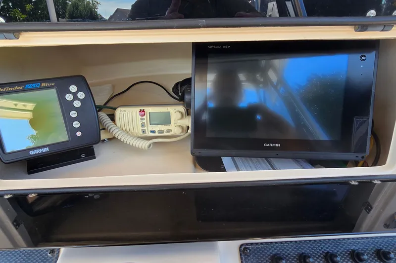 Slide: The Image of Garmin electronics on 2003 Grady-White Sailfish 282 boat dashboard. - 13