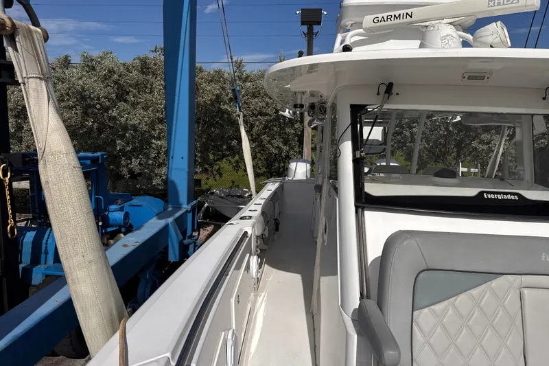 Slide: The Image of 2016 Everglades 435 Center Console boat on lift, featuring Garmin equipment. - 5