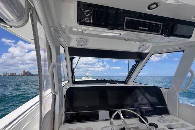 Slide: The Image of Interior view of 2016 Everglades 435 Center Console boat with ocean backdrop. - 10