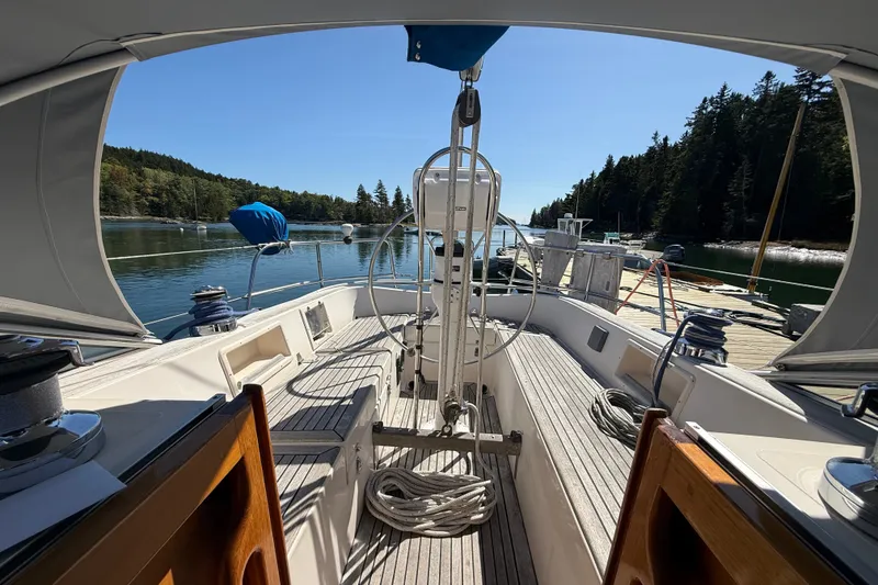 Slide: The Image of Spacious Cockpit - 10