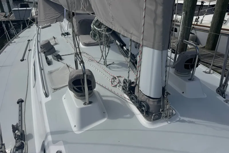 Slide: The Image of Deck view of a 1998 J Boats J/160 sailboat with rigging and fittings. - 28