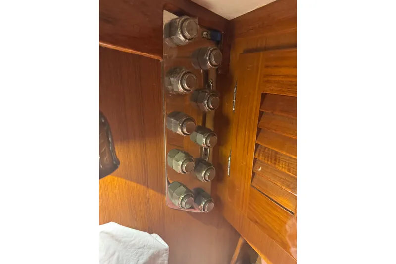 Slide: The Image of Wooden interior of 1998 J Boats J/160 with mounted metal fittings. - 21