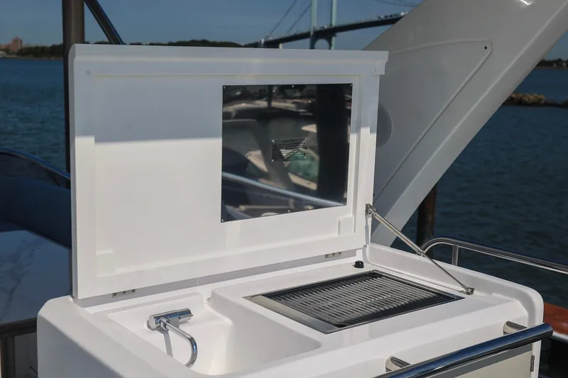 Slide: The Image of Outdoor sink and grill on 2023 Azimut Fly 50 yacht deck. - 23
