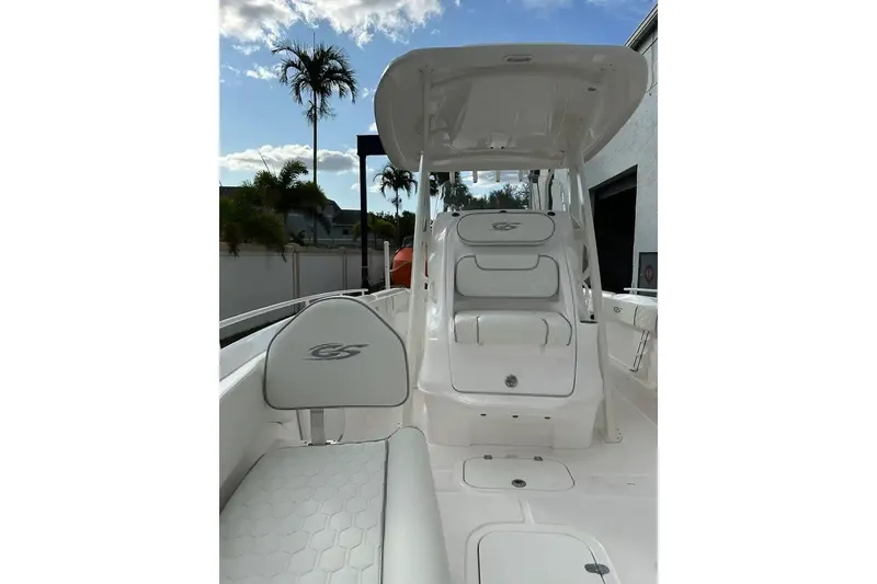Slide: The Image of 2025 Glasstream 280 Pro-XS boat interior with white seating and sleek design. - 18