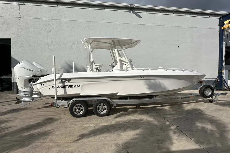 The Image of 2025 Glasstream 280 Pro-XS boat on trailer, parked outdoors, side view. - 1