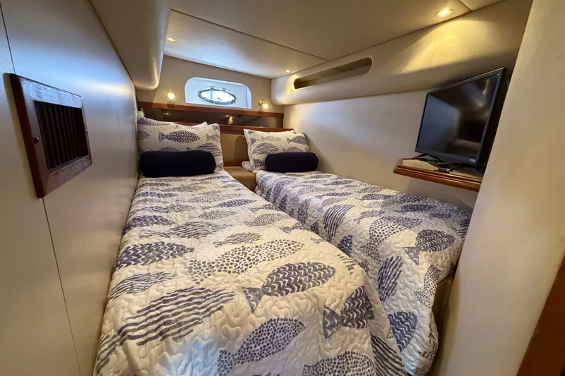Slide: The Image of Interior cabin of 2000 Cruisers Yachts 3870 Express with twin beds and TV. - 22
