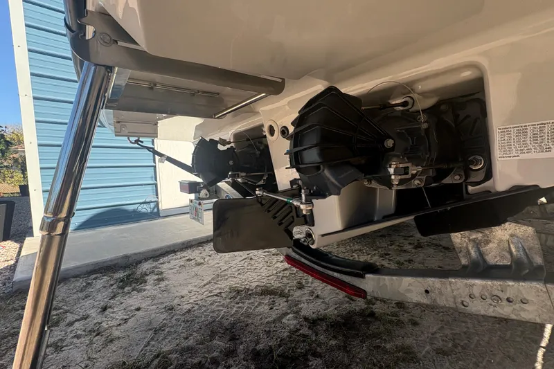 Slide: The Image of Rückansicht des Yamaha AR250 Bootes, Modell 2025, mit Antriebssystem. - 21