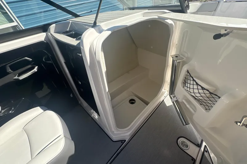 Slide: The Image of Intérieur du Yamaha AR250 2025 avec espace de rangement et sièges. - 12