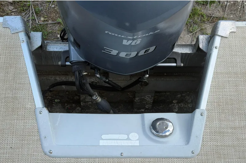 Slide: The Image of Outboard motor on a 2015 Premier 290 Grand View boat, viewed from above. - 89