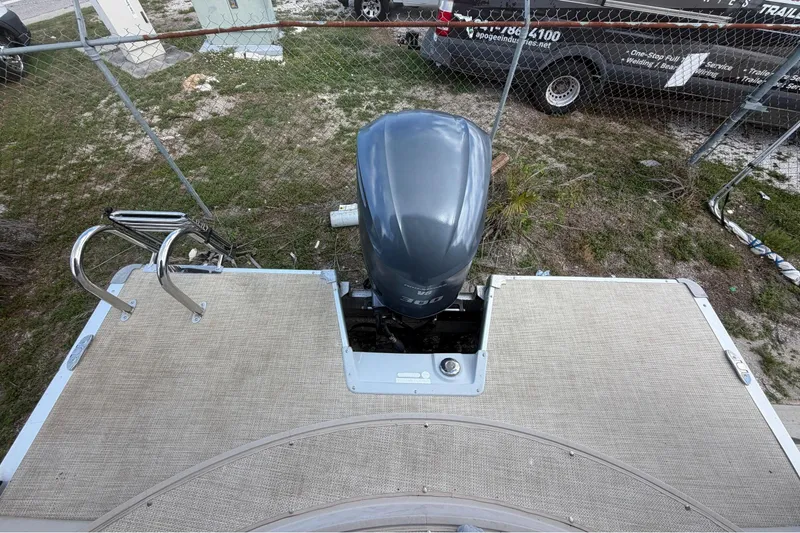 Slide: The Image of Premier 290 Grand View 2015 with outboard motor and ladder. - 88