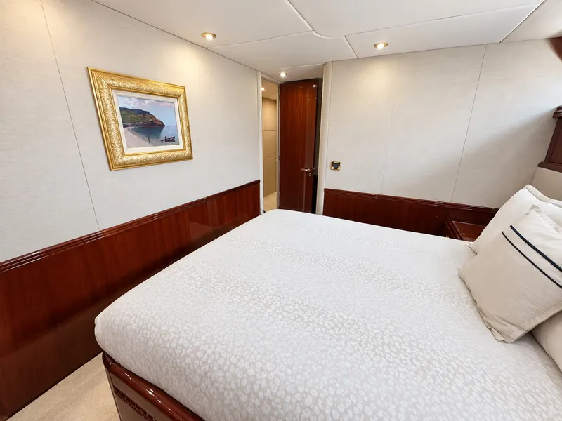 Slide: The Image of Lazzara Yachts 80 Skylounge 2002 - 84