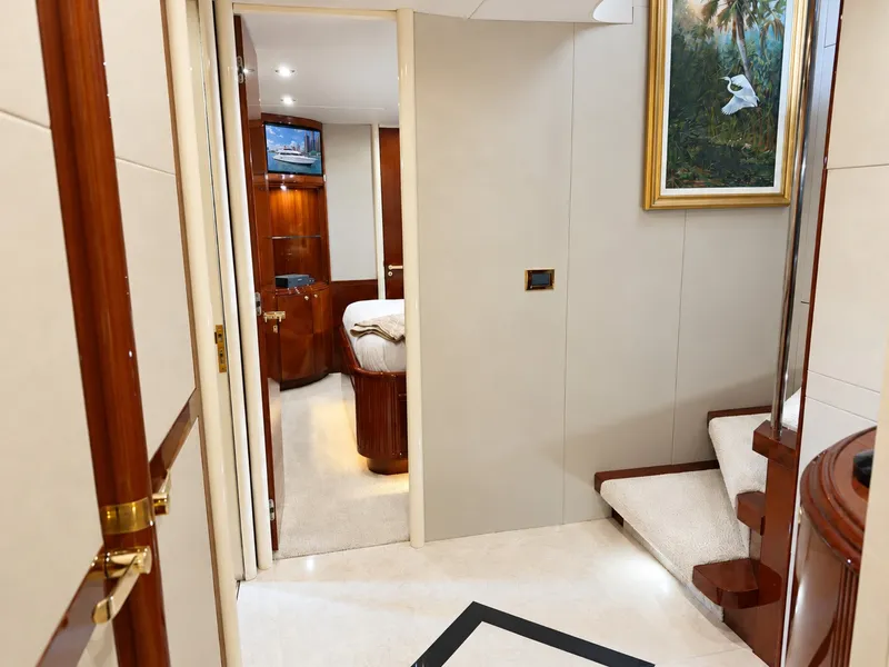 Slide: The Image of Lazzara Yachts 80 Skylounge 2002 - 73