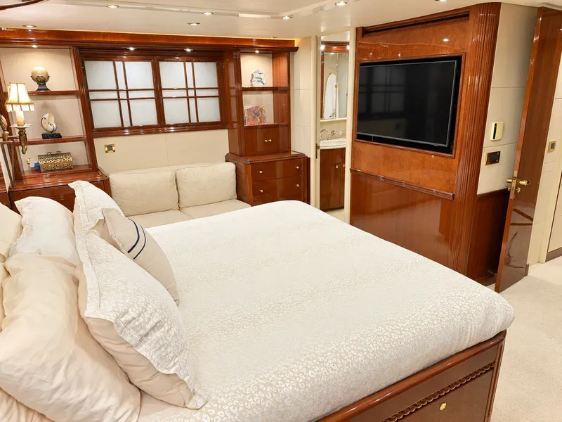 Slide: The Image of Lazzara Yachts 80 Skylounge 2002 - 63