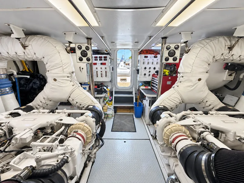 Slide: The Image of Lazzara Yachts 80 Skylounge 2002 - 99