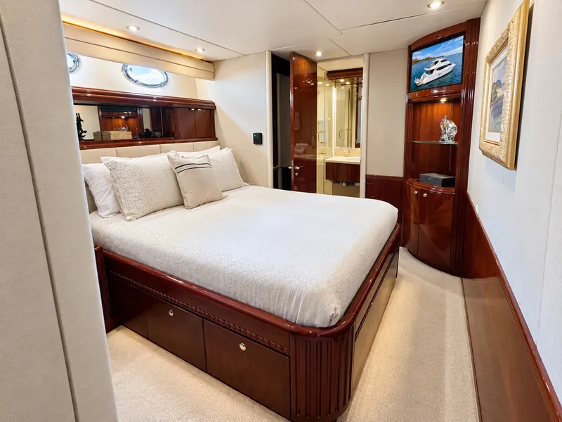 Slide: The Image of Lazzara Yachts 80 Skylounge 2002 - 74
