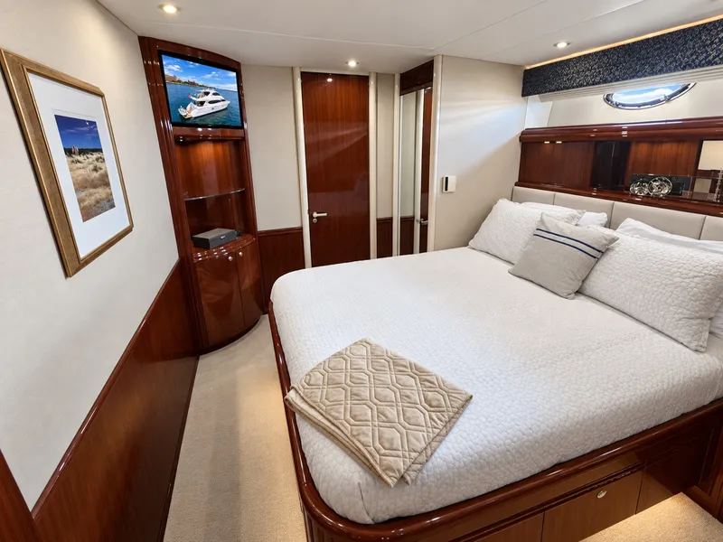 Slide: The Image of Lazzara Yachts 80 Skylounge 2002 - 83