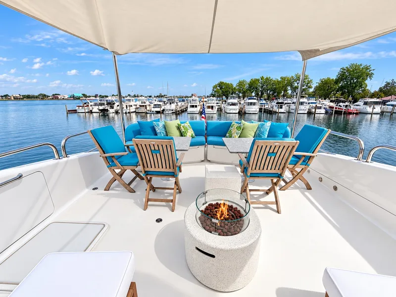 Slide: The Image of Lazzara Yachts 80 Skylounge 2002 - 55