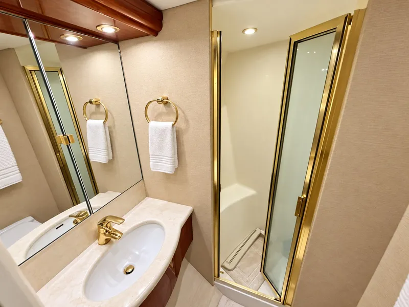 Slide: The Image of Lazzara Yachts 80 Skylounge 2002 - 97